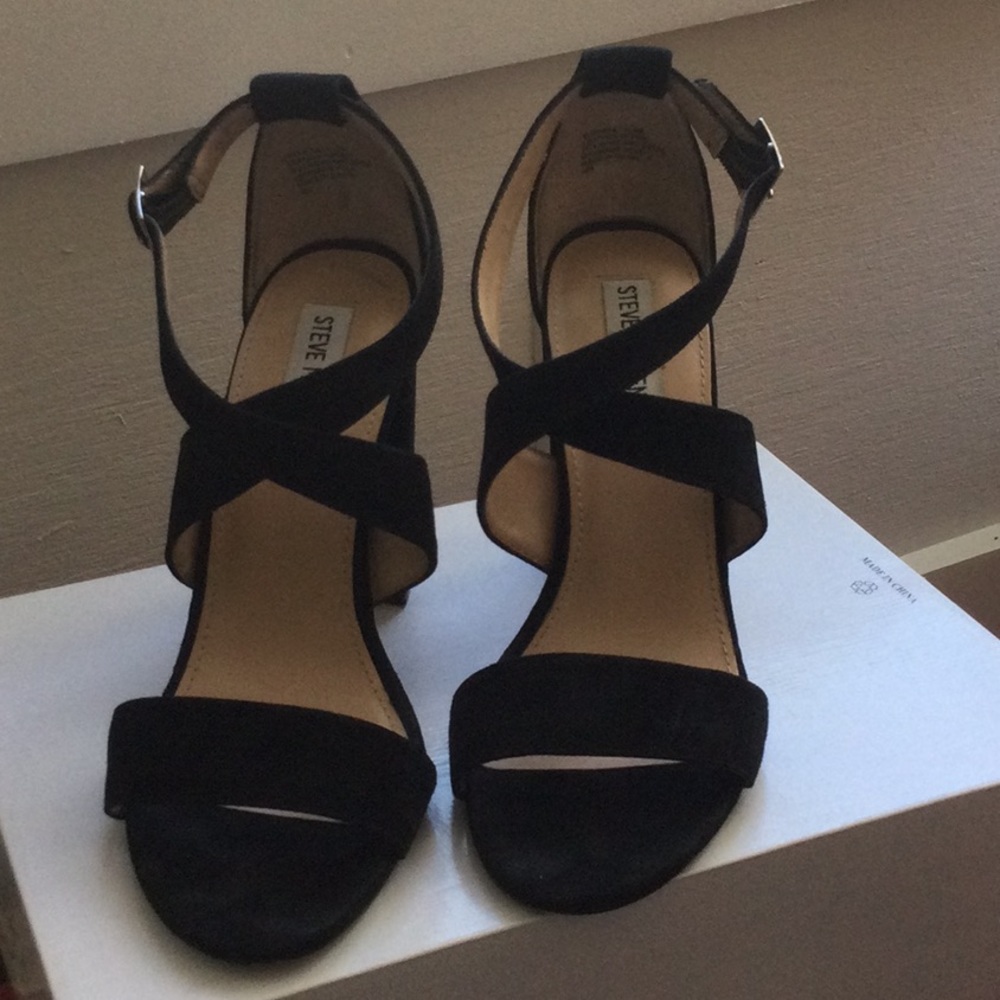 Steve Madden Black “Christa” heels